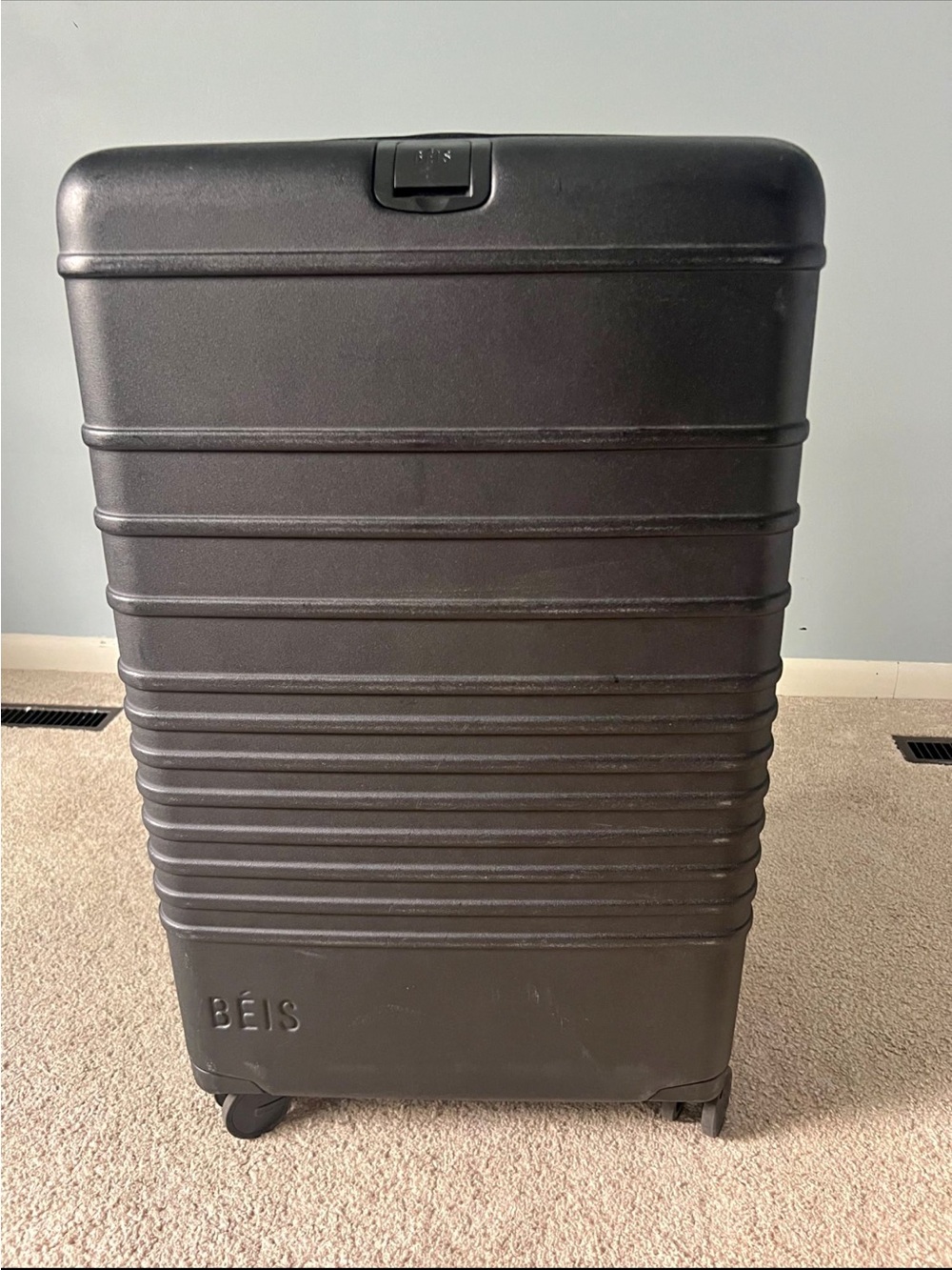 BEIS Black Ridged Hardshell Spinner Suitcase